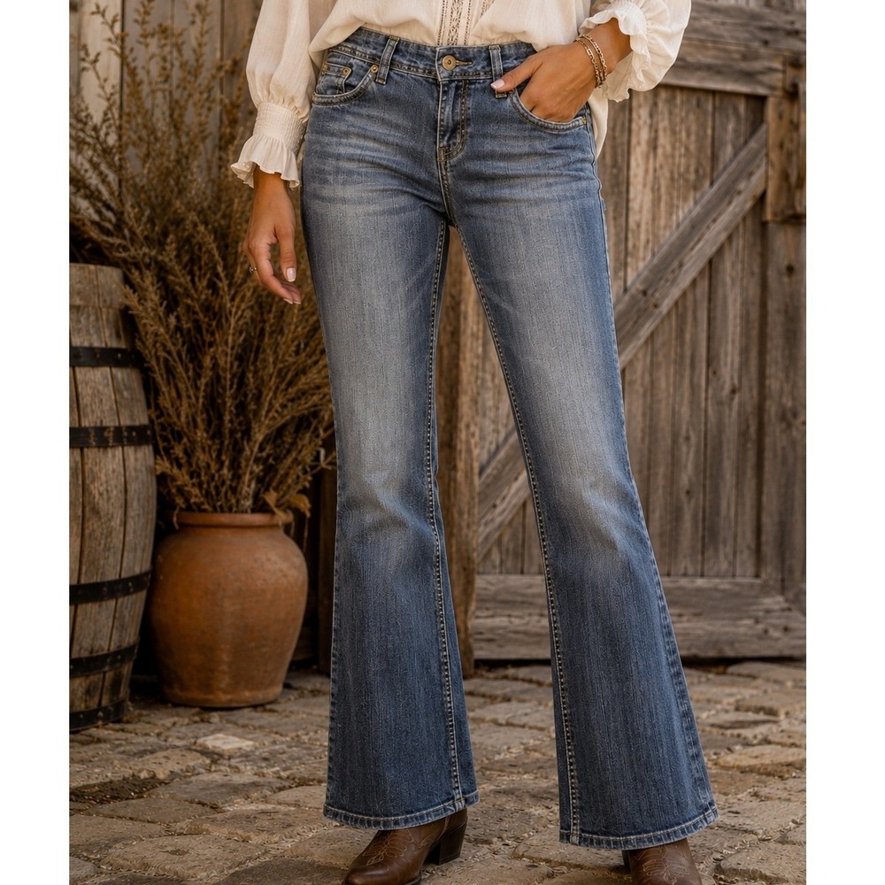 Vanilla Star Womens Low Rise Bootcut Jeans Medium Wash Daisy Embroidered Size 11